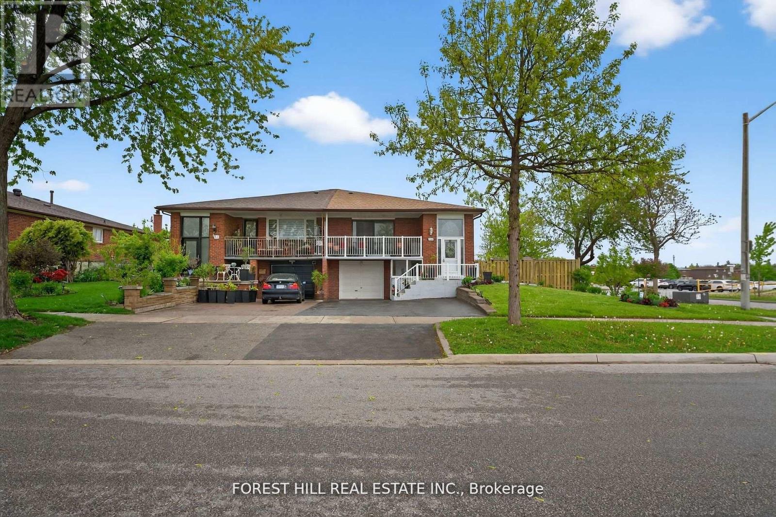 Photo 3 of 100 Andrew Park, Vaughan ON