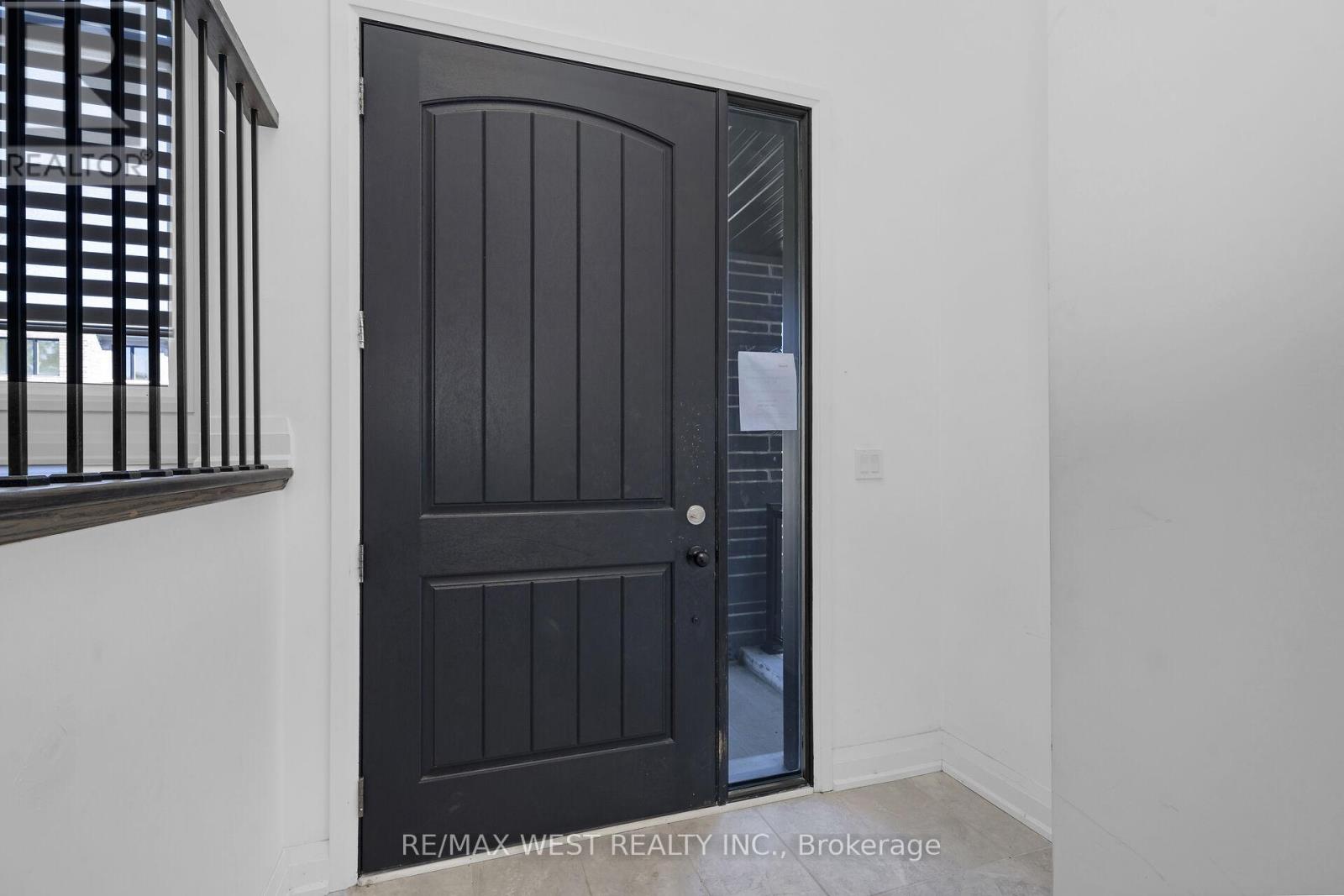 Photo 4 of 29 Direzze Court, Richmond Hill ON