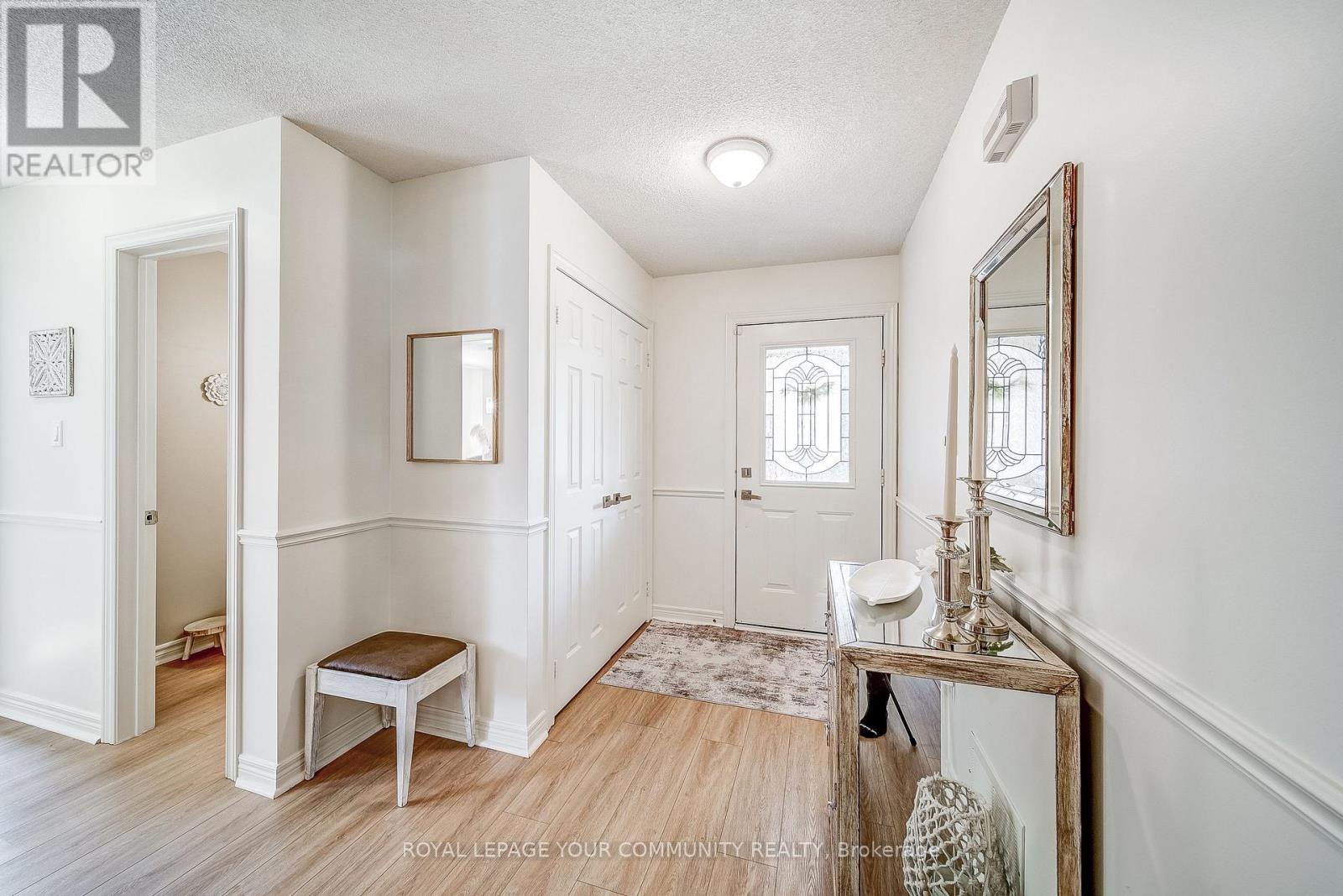 Photo 4 of 21 Litner Crescent, Georgina ON