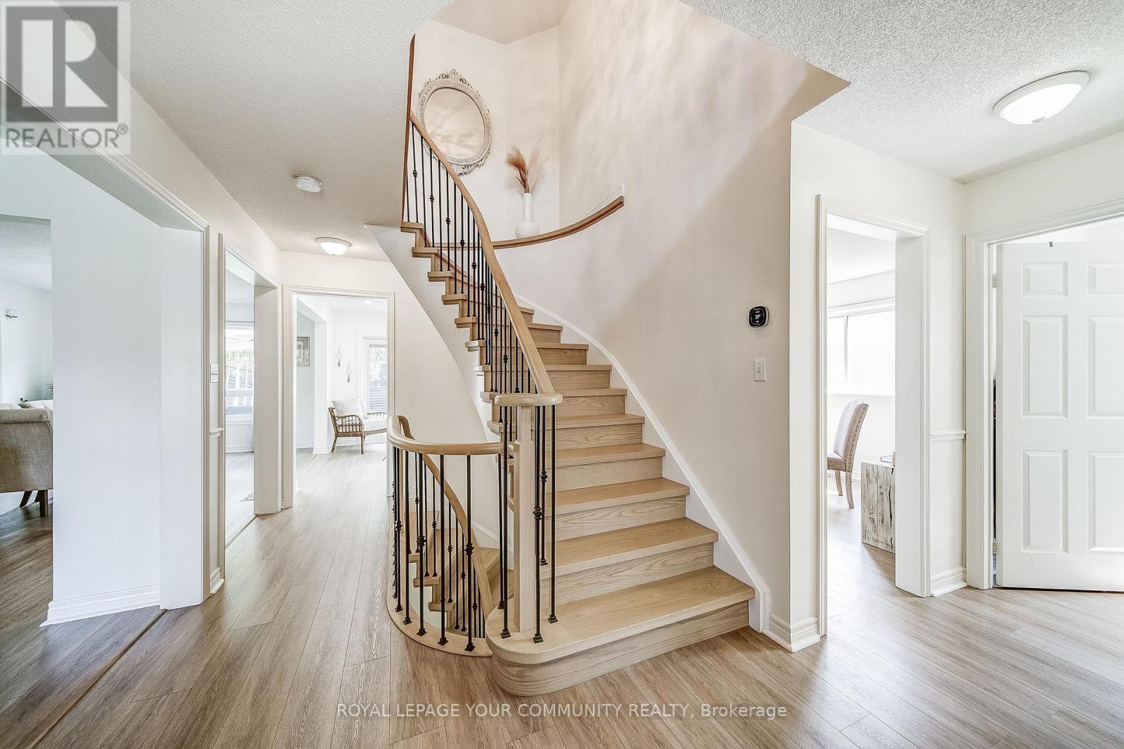 Photo 5 of 21 Litner Crescent, Georgina ON