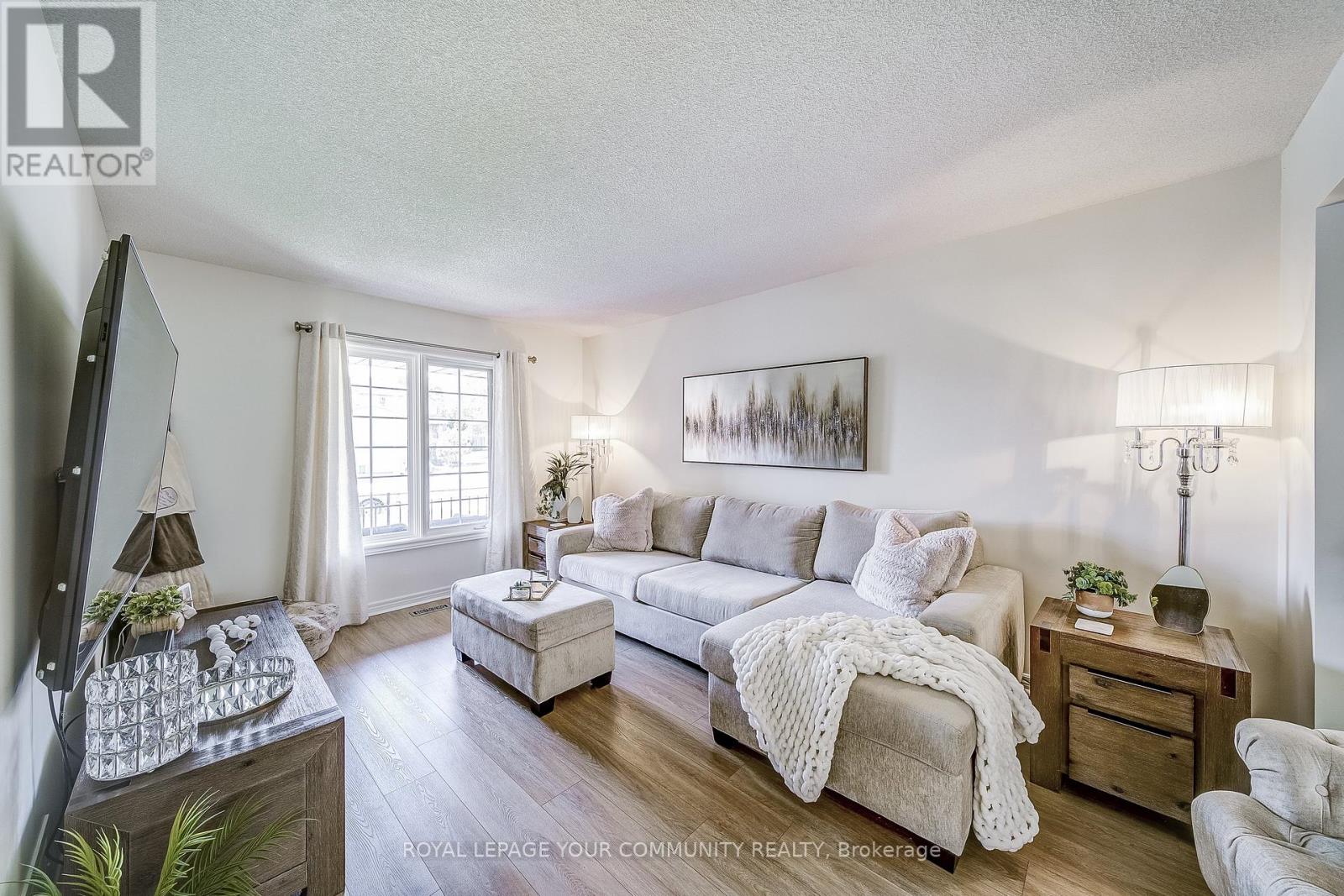 Photo 8 of 21 Litner Crescent, Georgina ON