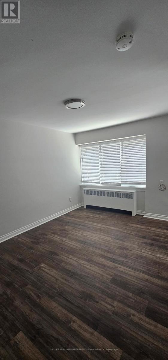 Photo 5 of 3 464 Summerhill Avenue, Toronto ON