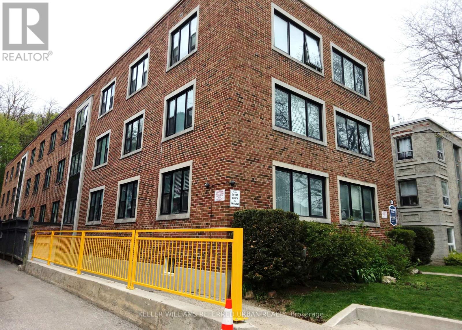 Photo 14 of 3 464 Summerhill Avenue, Toronto ON