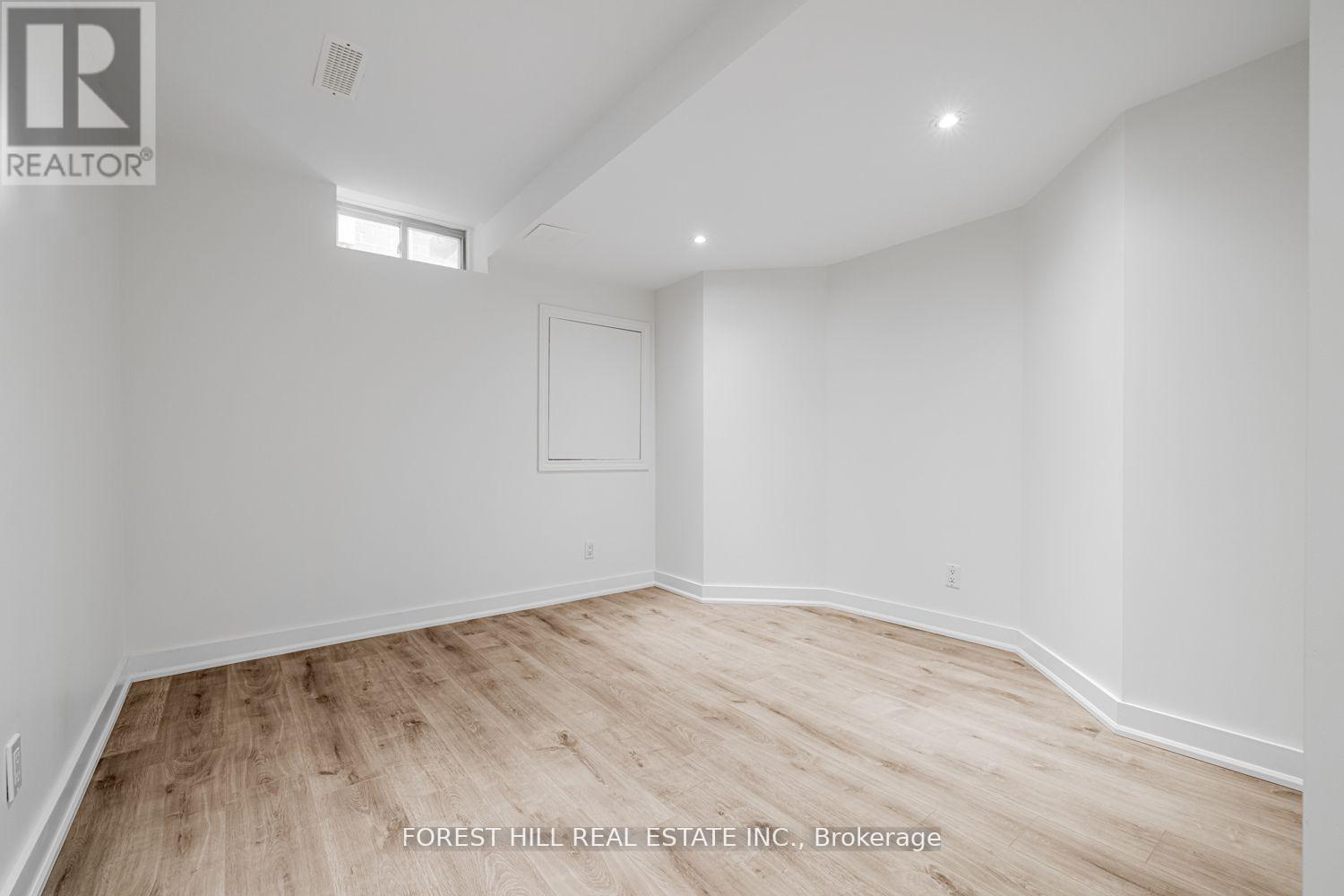 Photo 31 of 28 Port Rush Trail, Markham ON