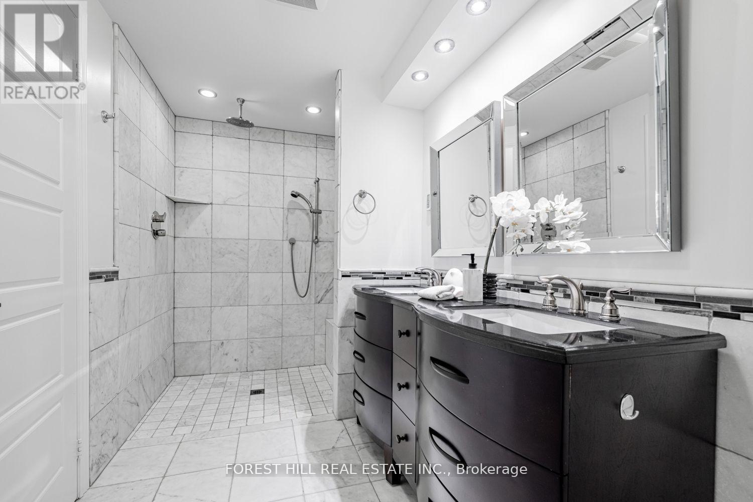Photo 32 of 28 Port Rush Trail, Markham ON