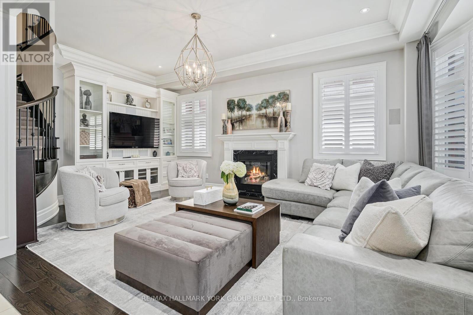 Photo 11 of 111 Robert Berry Crescent, King ON