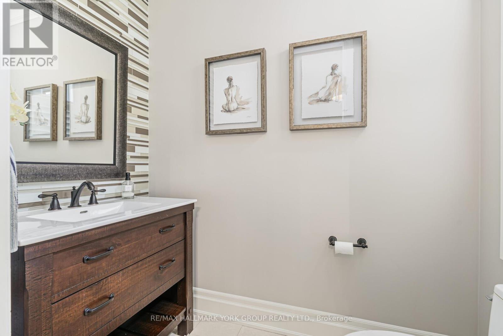 Photo 19 of 111 Robert Berry Crescent, King ON