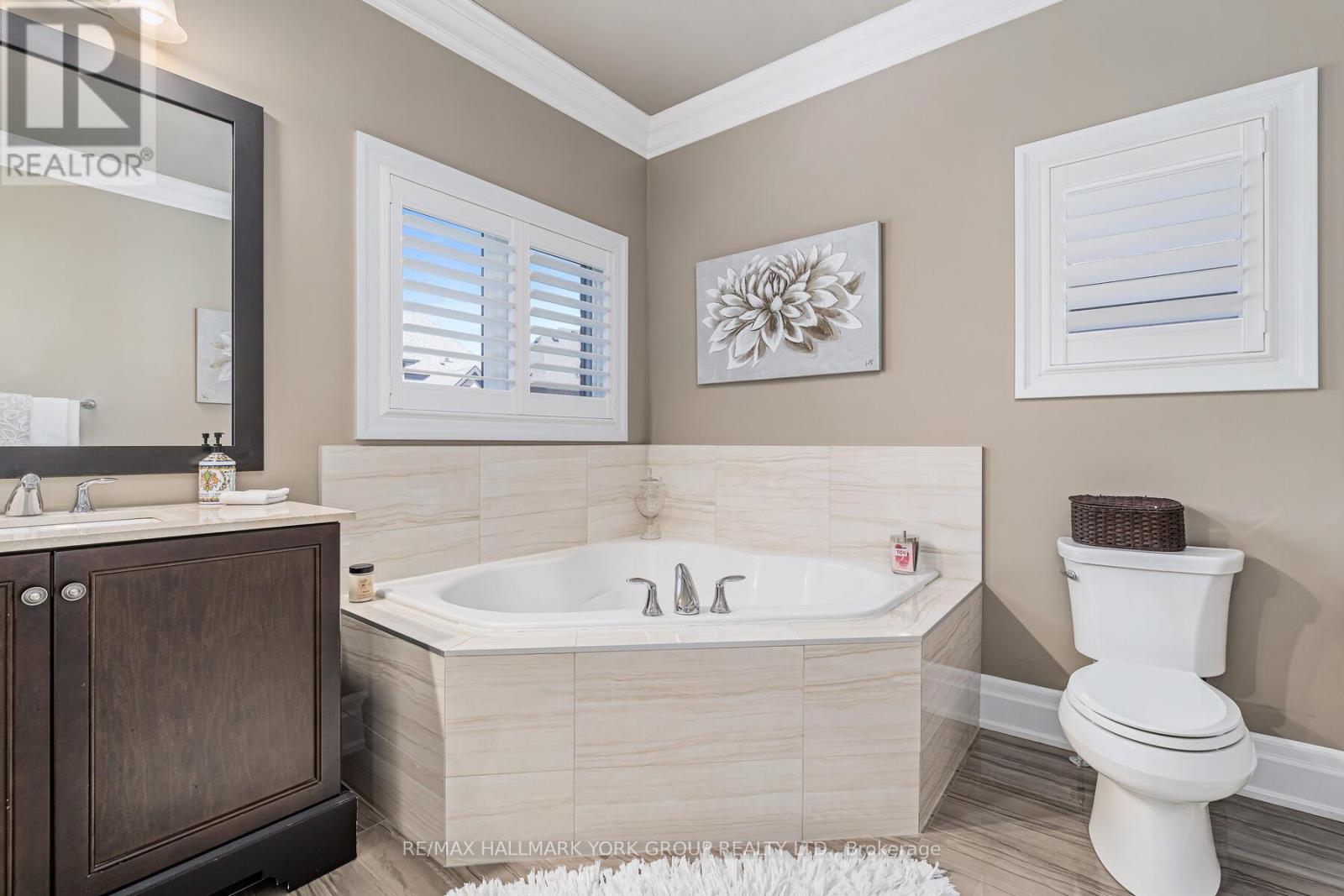 Photo 27 of 111 Robert Berry Crescent, King ON
