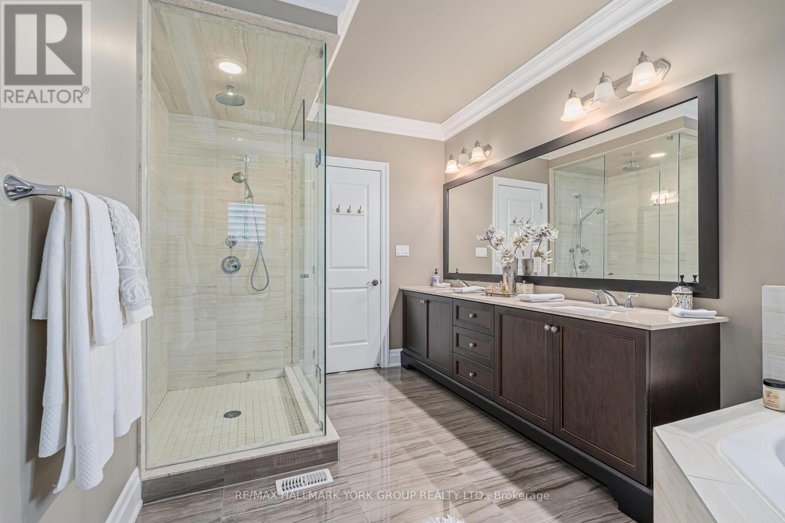 Photo 28 of 111 Robert Berry Crescent, King ON