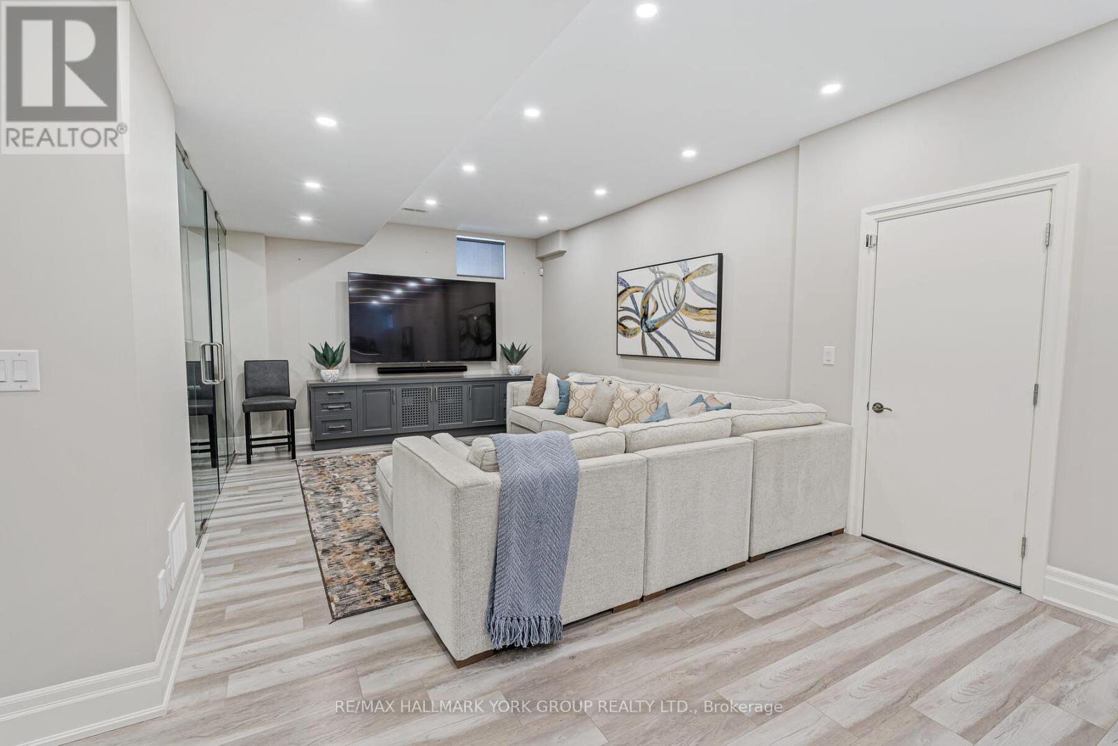 Photo 37 of 111 Robert Berry Crescent, King ON