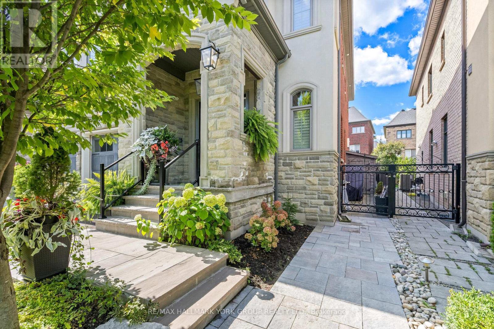 Photo 5 of 111 Robert Berry Crescent, King ON
