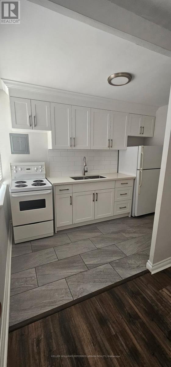 Photo 6 of 3 464 Summerhill Avenue, Toronto ON