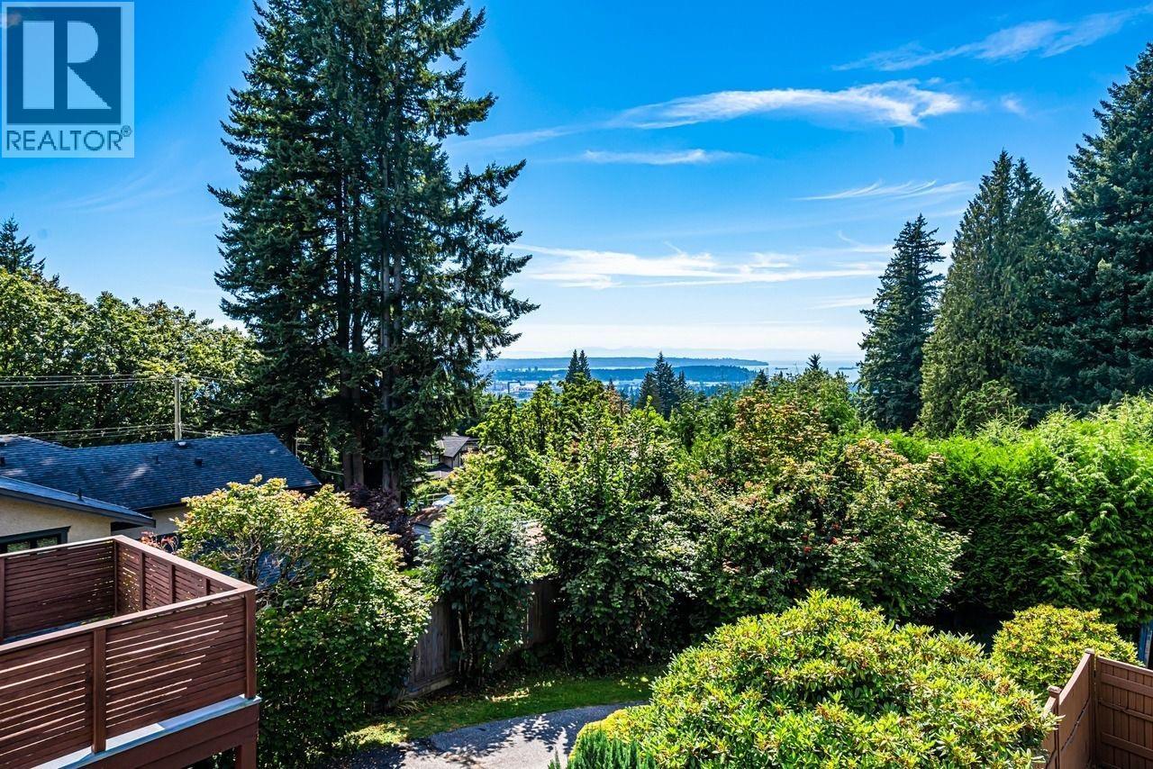 Photo 8 of 3435 St Georges Avenue, North Vancouver BC