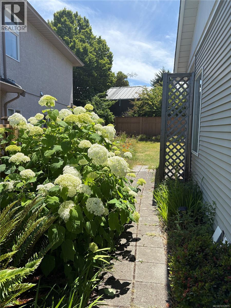 Photo 39 of 6390 Lasalle Rd, Nanaimo BC