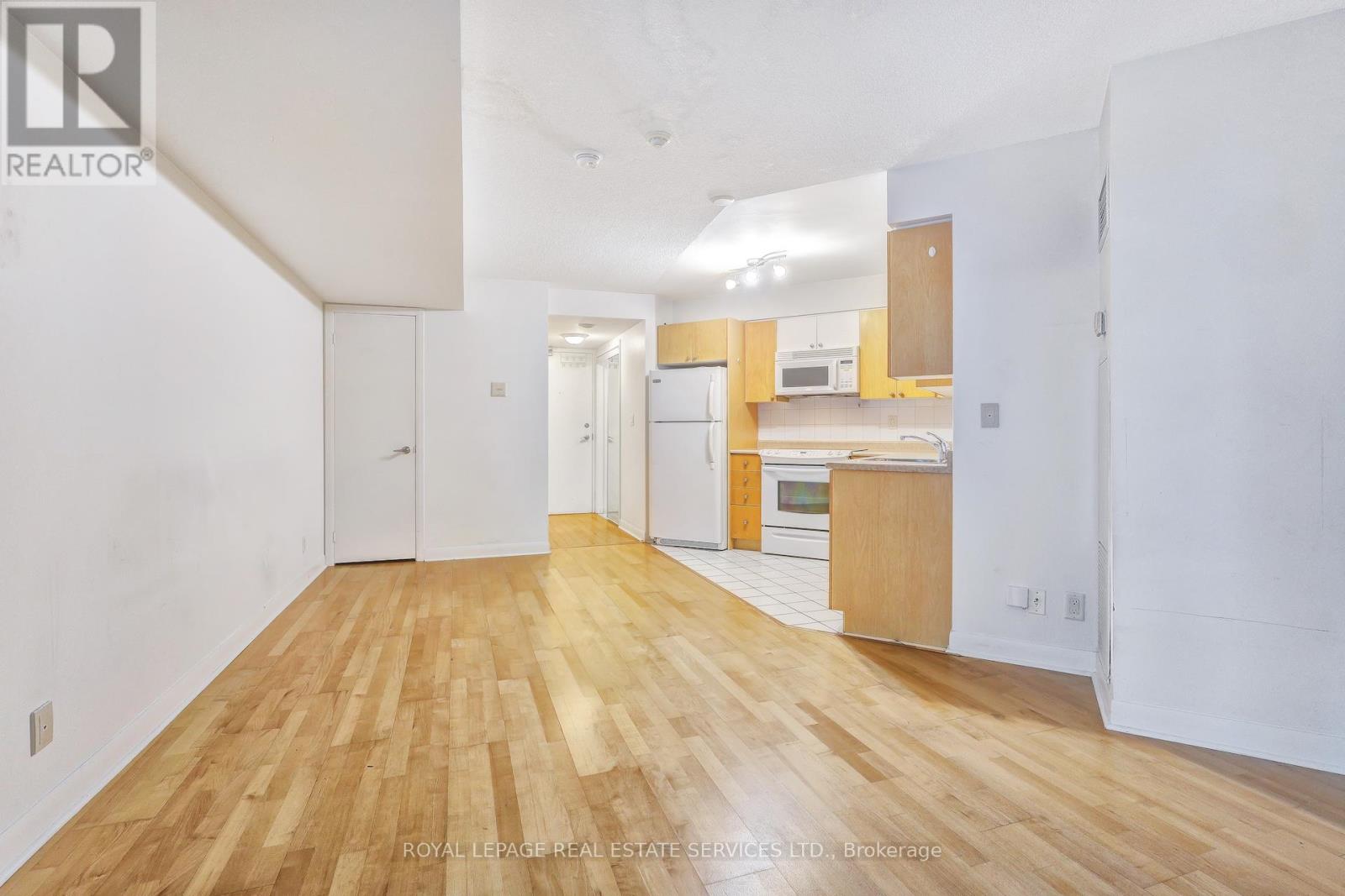 Photo 8 of 332 600 Fleet Street, Toronto ON