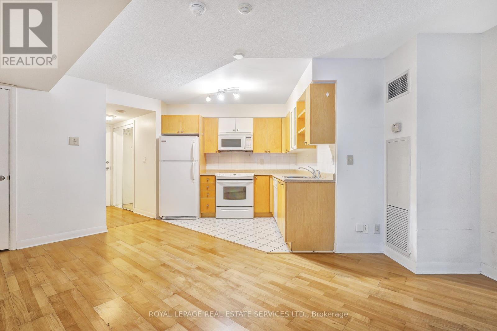Photo 7 of 332 600 Fleet Street, Toronto ON