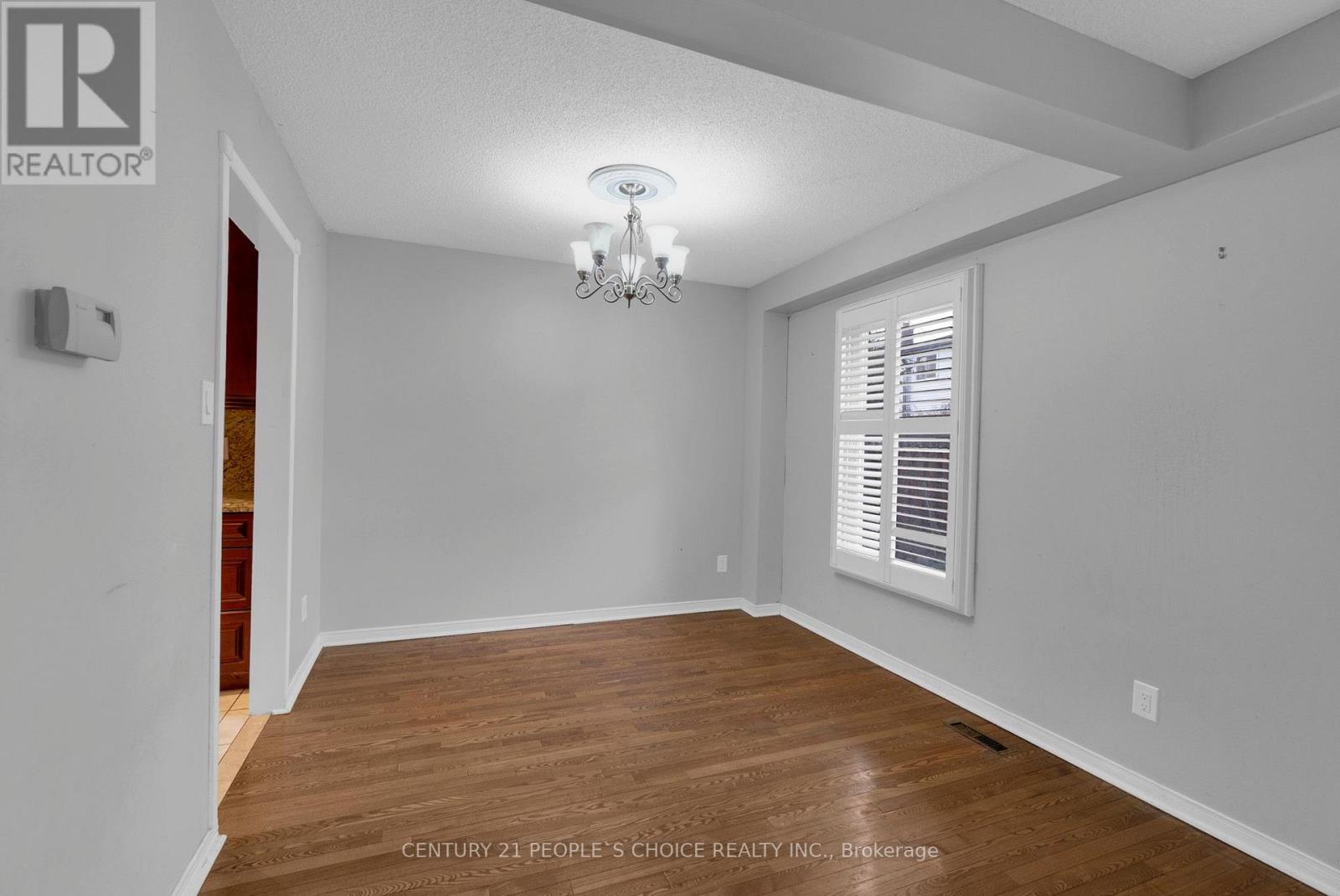 Photo 10 of 35 Ferri Crescent, Brampton ON