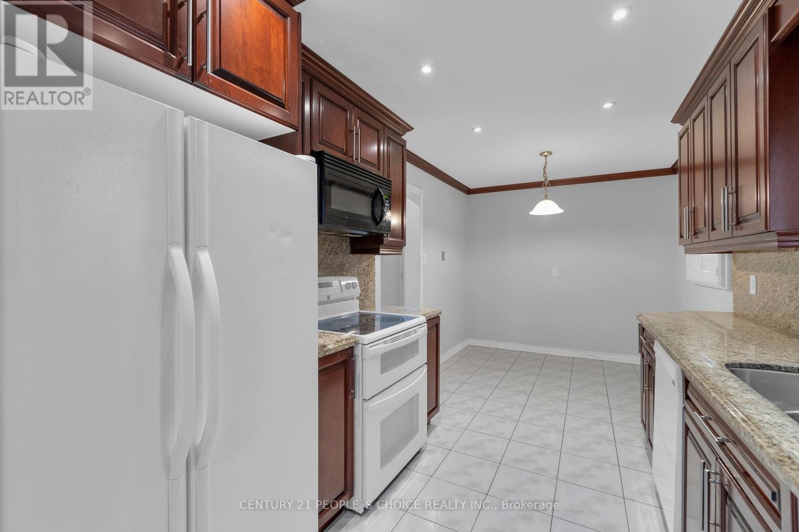 Photo 13 of 35 Ferri Crescent, Brampton ON