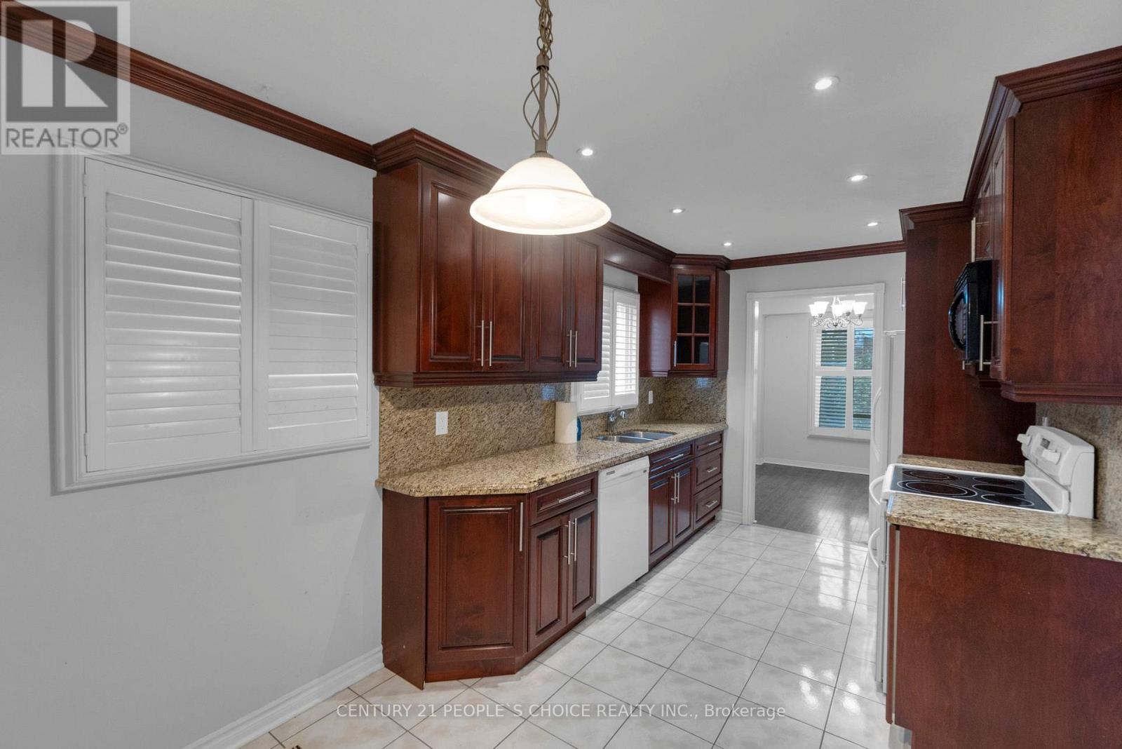 Photo 14 of 35 Ferri Crescent, Brampton ON