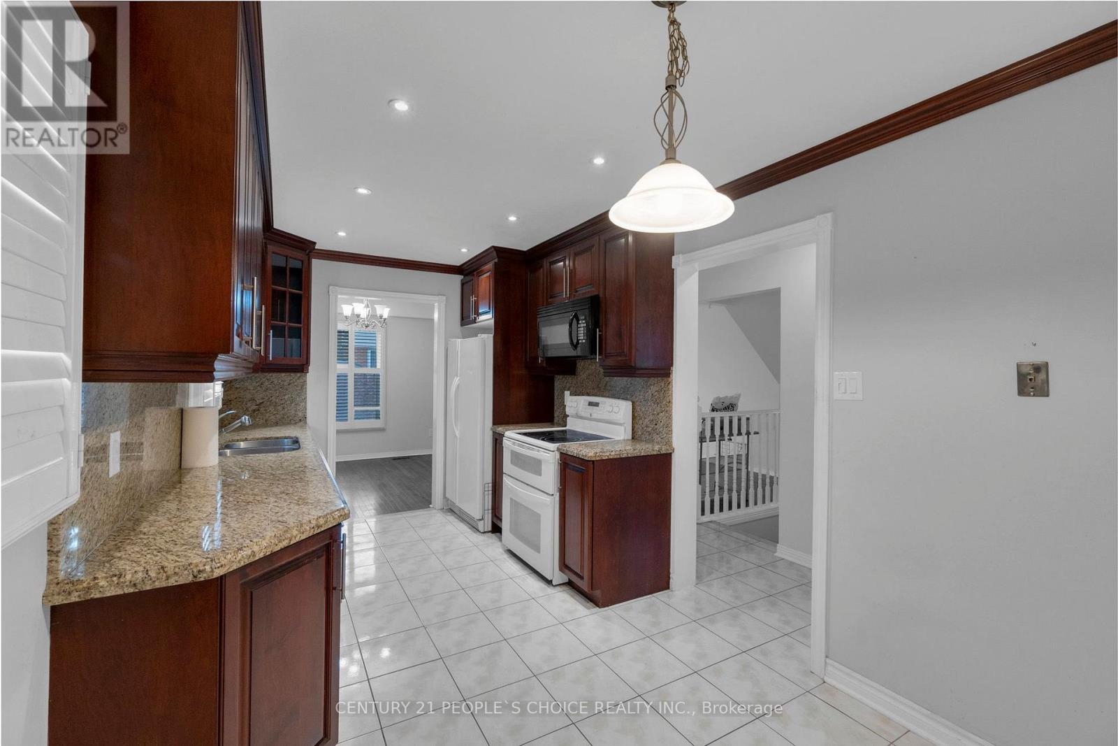 Photo 15 of 35 Ferri Crescent, Brampton ON