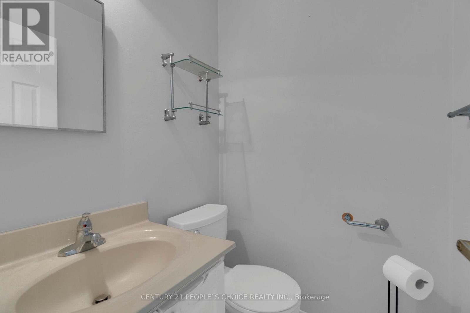 Photo 16 of 35 Ferri Crescent, Brampton ON