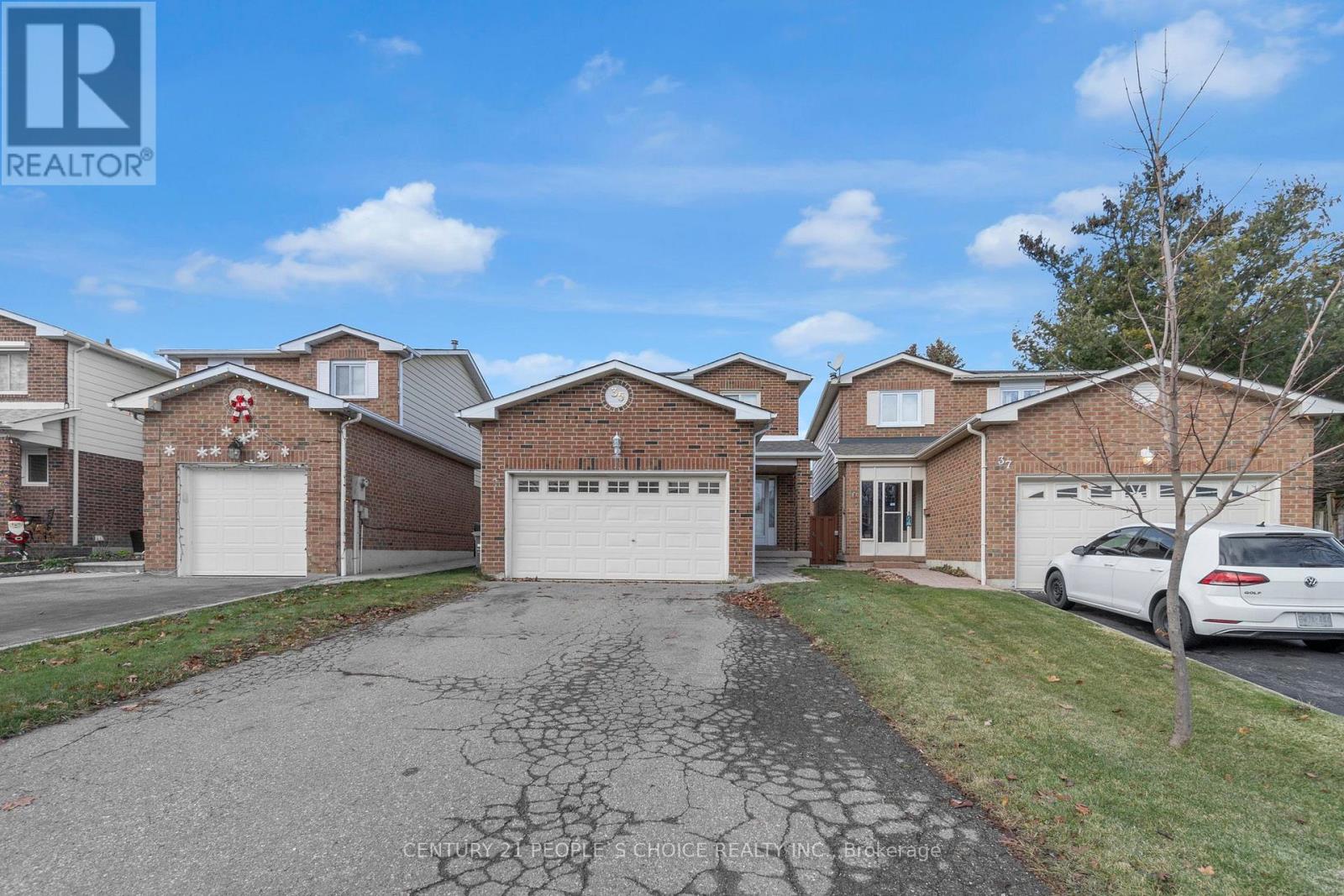 Photo 2 of 35 Ferri Crescent, Brampton ON