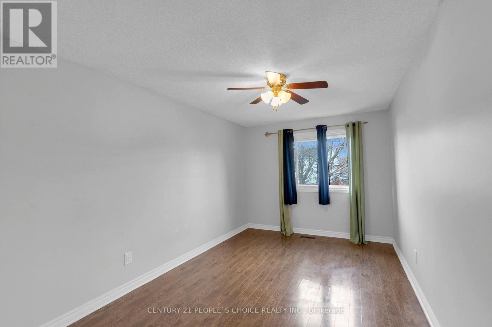 Photo 20 of 35 Ferri Crescent, Brampton ON