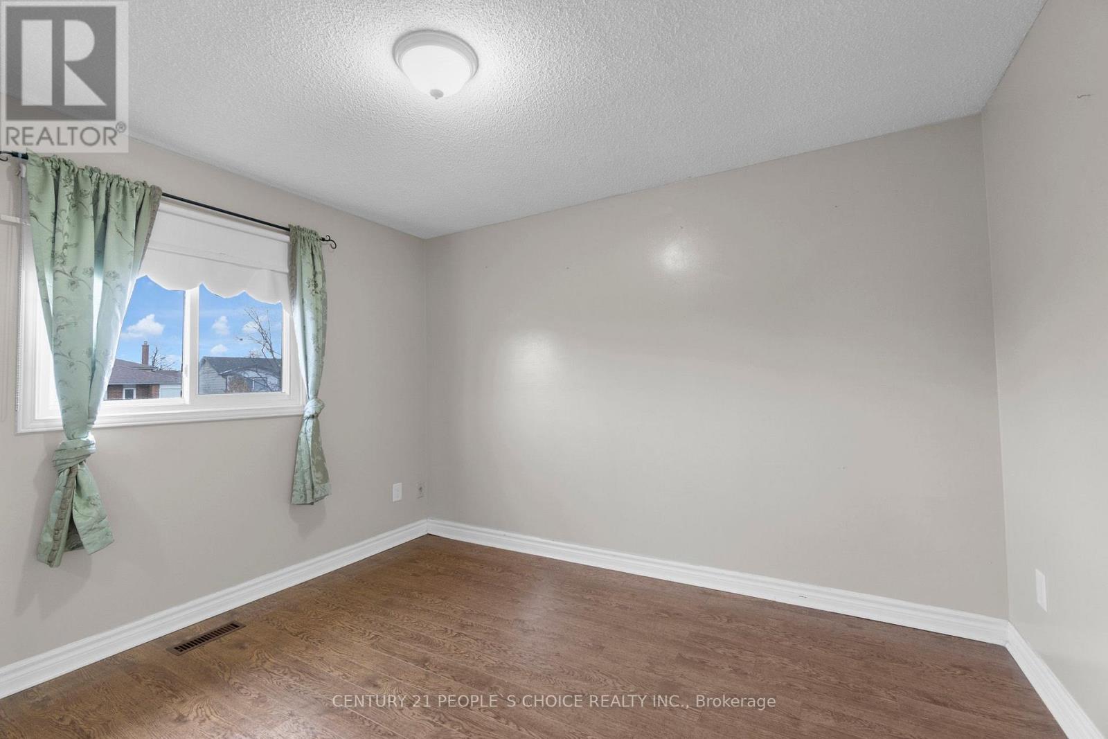 Photo 22 of 35 Ferri Crescent, Brampton ON