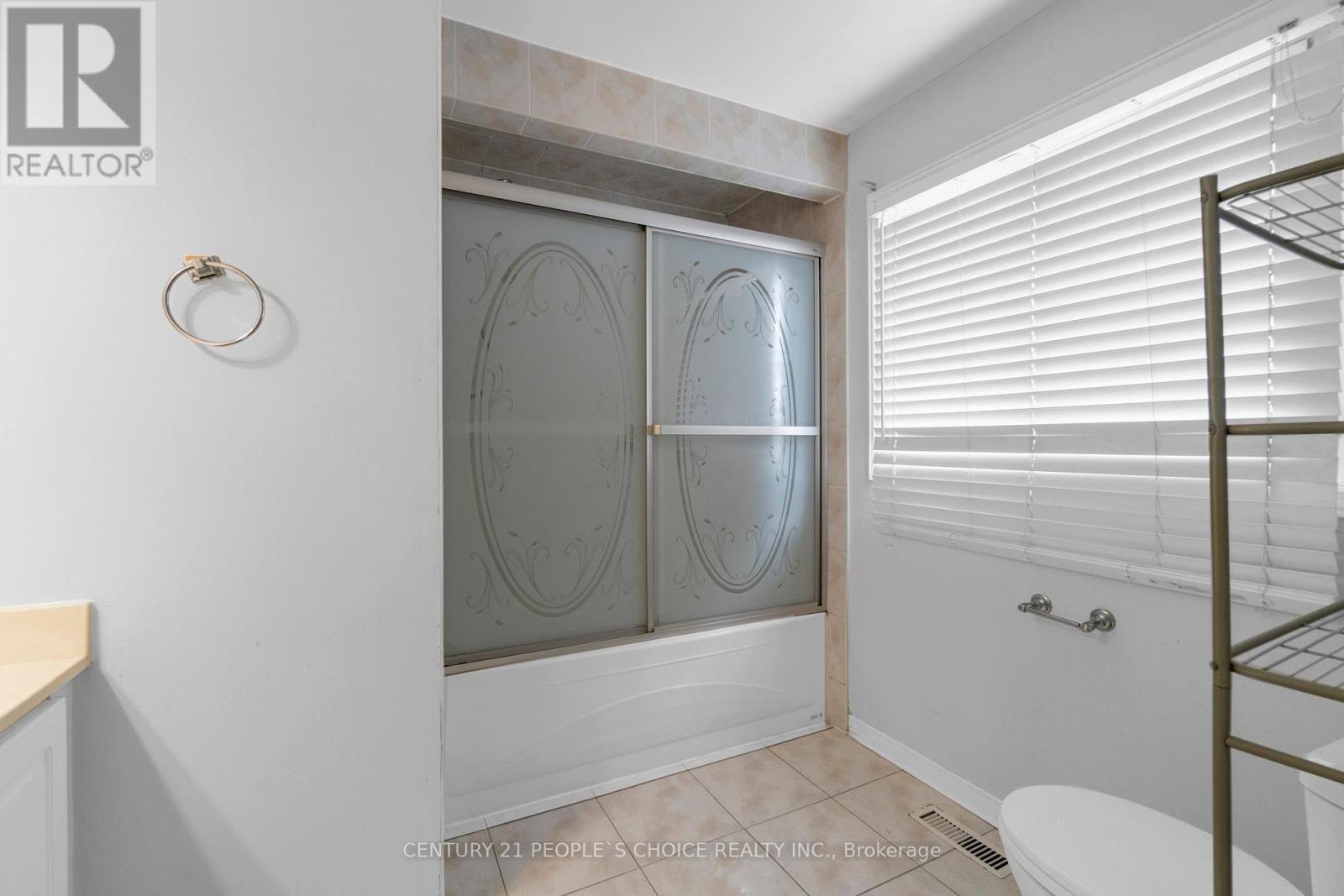 Photo 24 of 35 Ferri Crescent, Brampton ON
