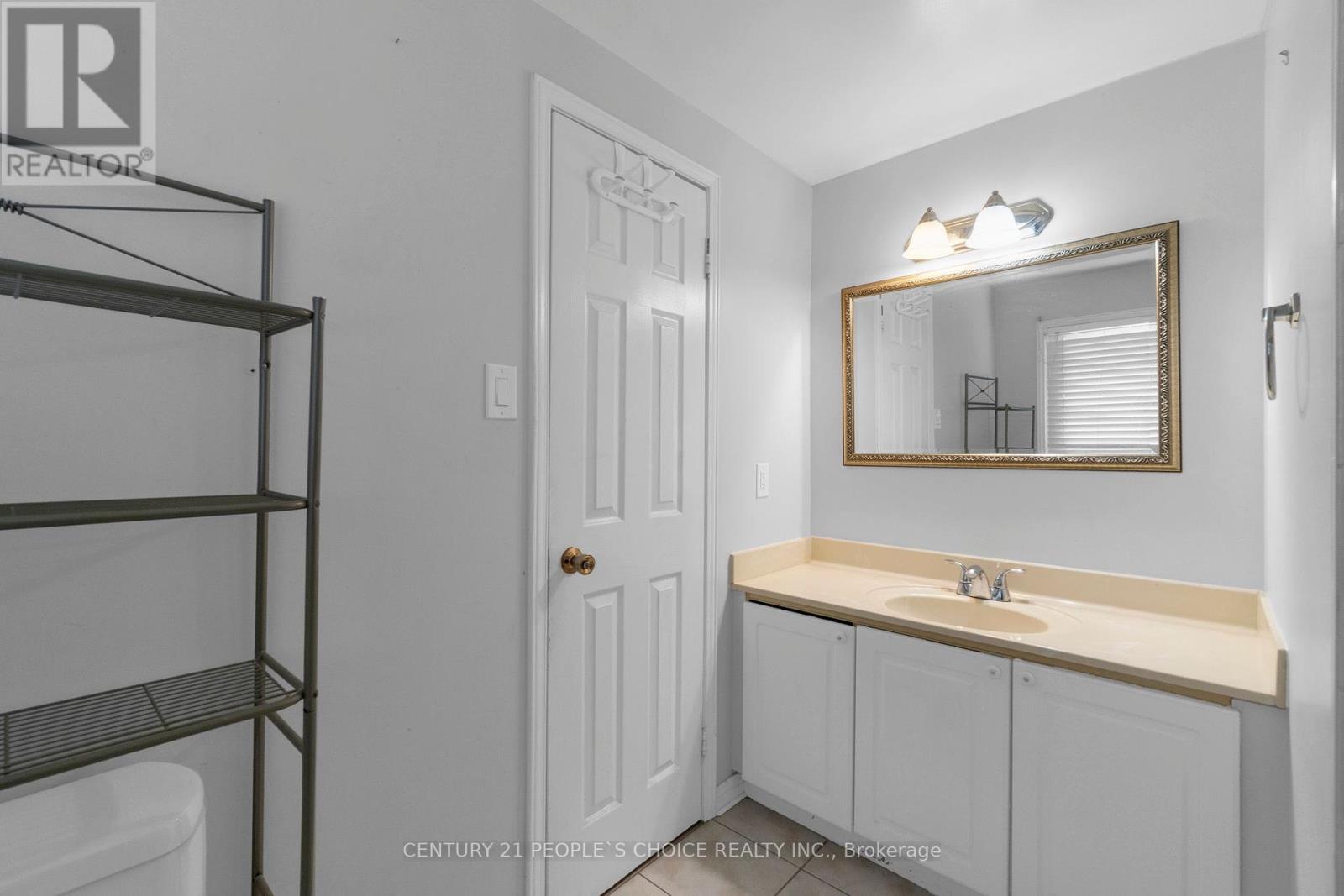 Photo 25 of 35 Ferri Crescent, Brampton ON