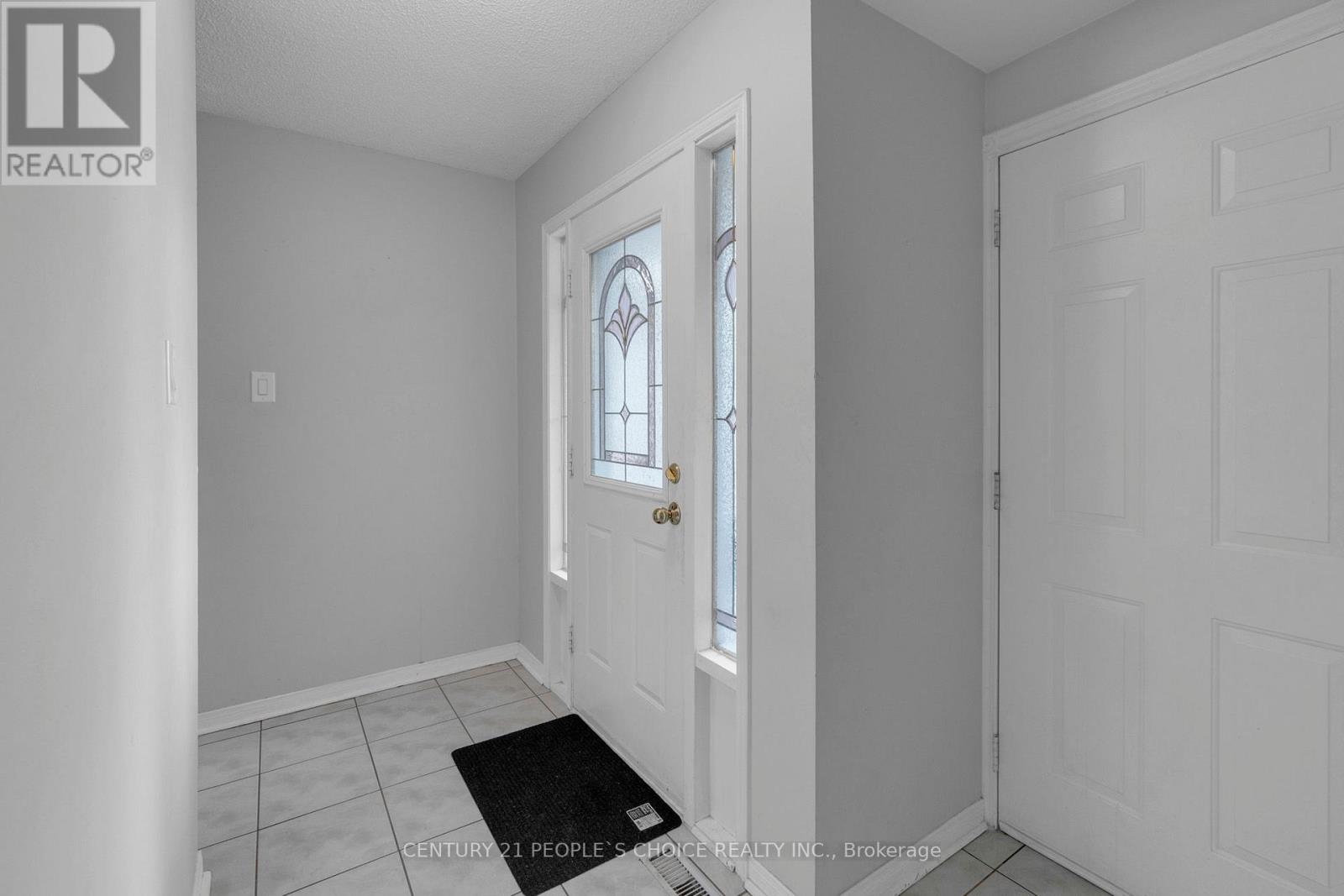 Photo 6 of 35 Ferri Crescent, Brampton ON