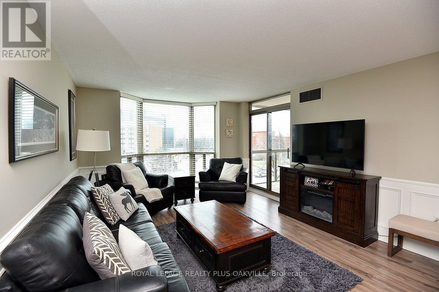 Photo 11 of 404 1225 North Shore Boulevard E, Burlington ON