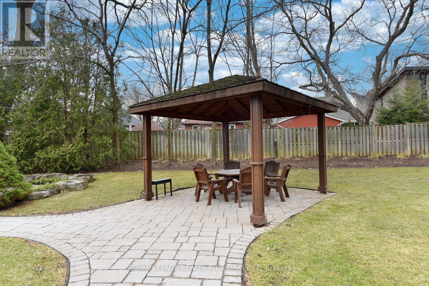 Photo 33 of 404 1225 North Shore Boulevard E, Burlington ON
