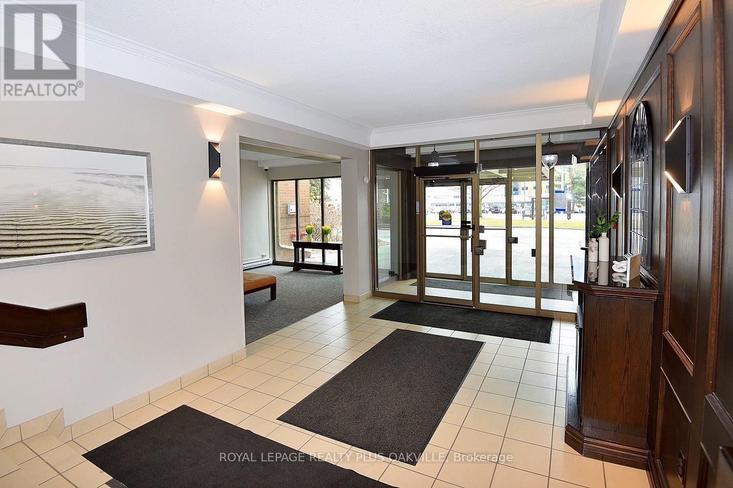Photo 35 of 404 1225 North Shore Boulevard E, Burlington ON