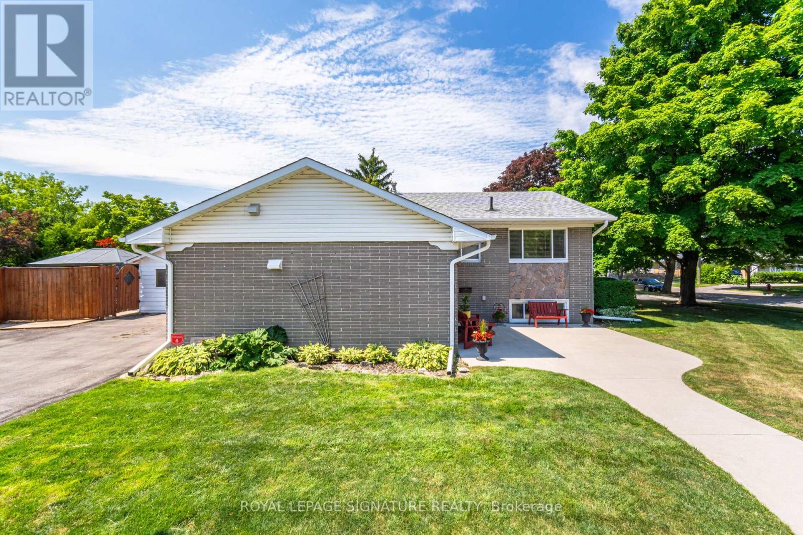 Photo 3 of 24 Lesbury Avenue, Brampton ON