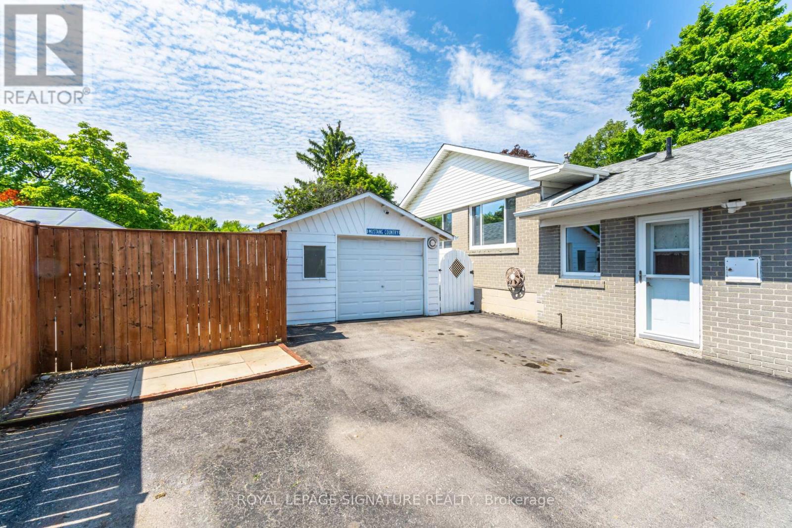 Photo 33 of 24 Lesbury Avenue, Brampton ON