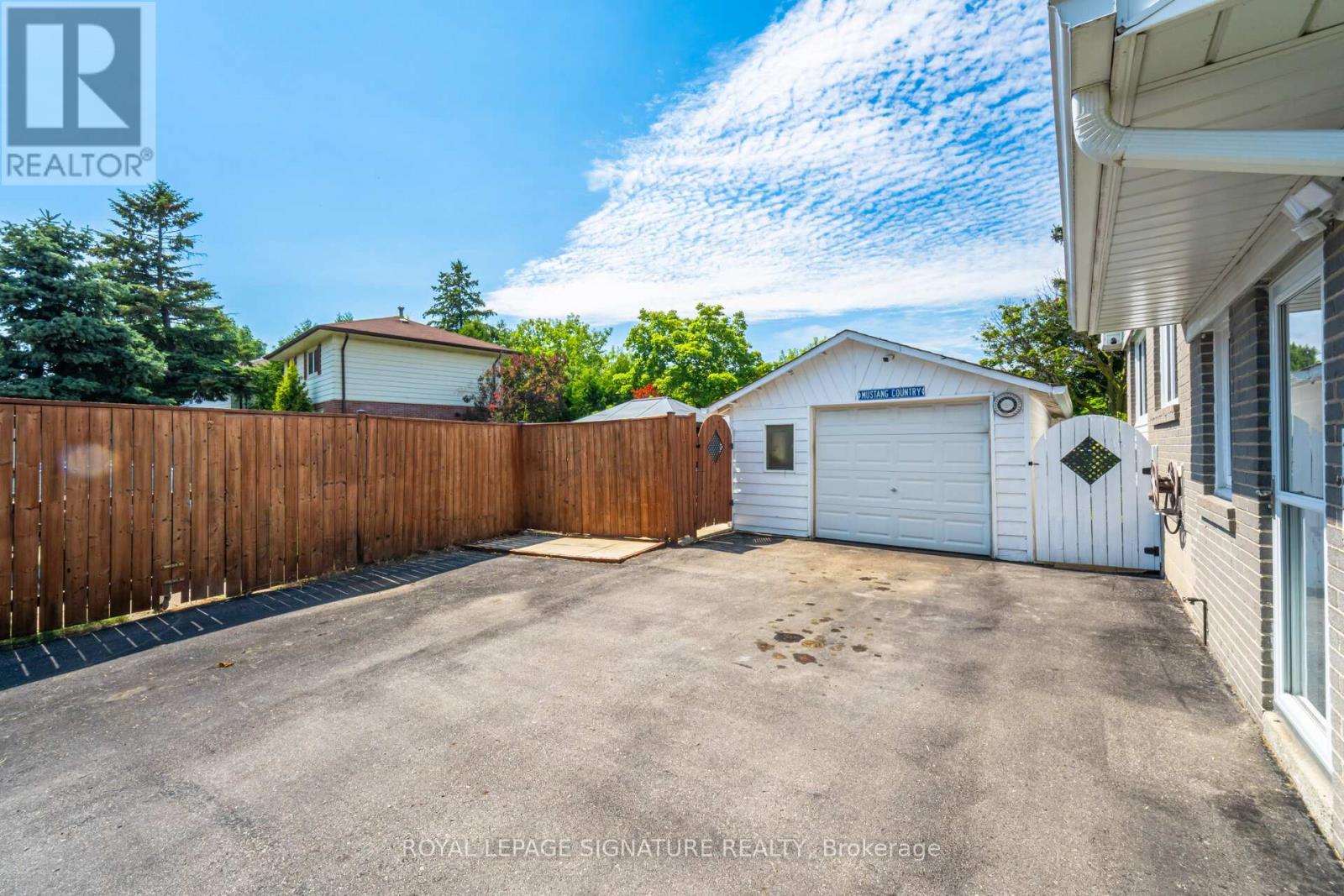 Photo 34 of 24 Lesbury Avenue, Brampton ON