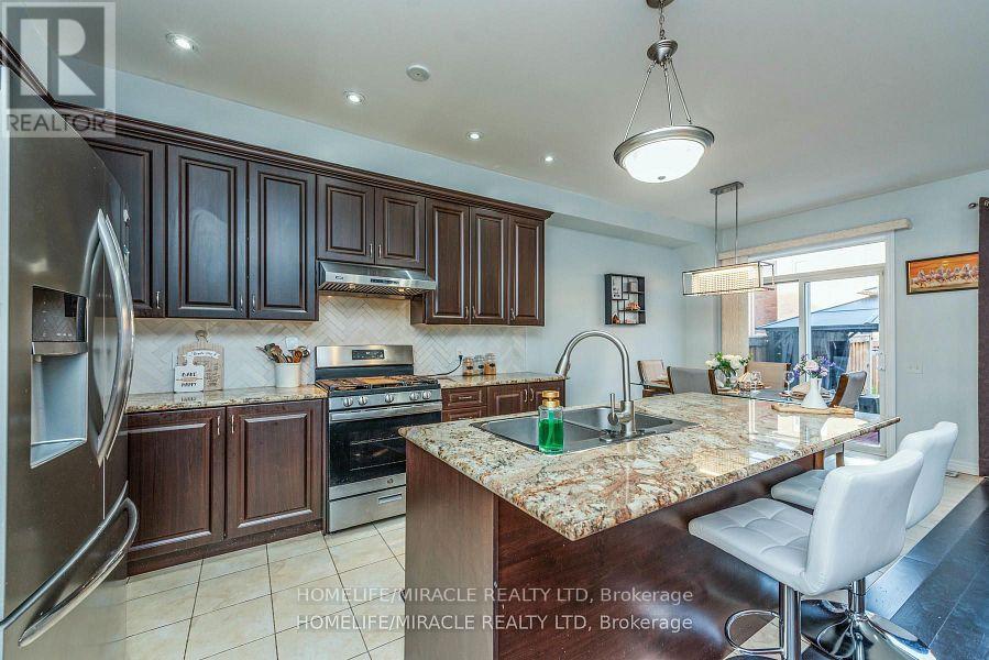 Photo 12 of 47 Maple Trail Road, Caledon ON