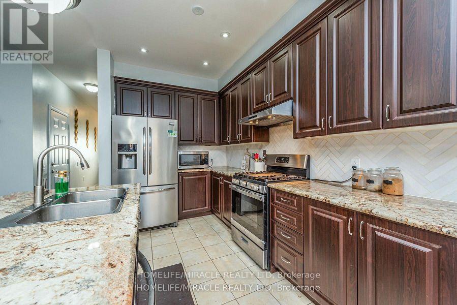 Photo 13 of 47 Maple Trail Road, Caledon ON