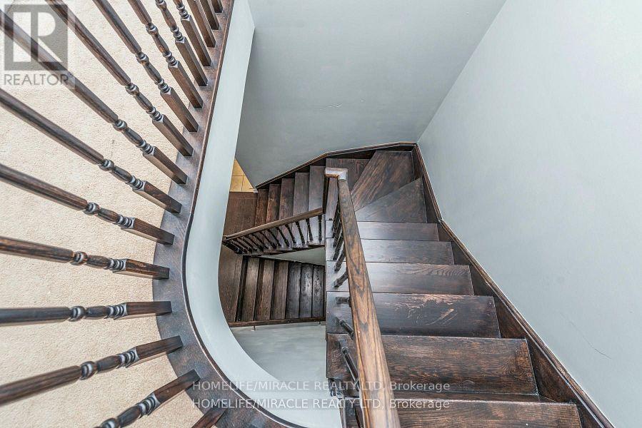 Photo 18 of 47 Maple Trail Road, Caledon ON