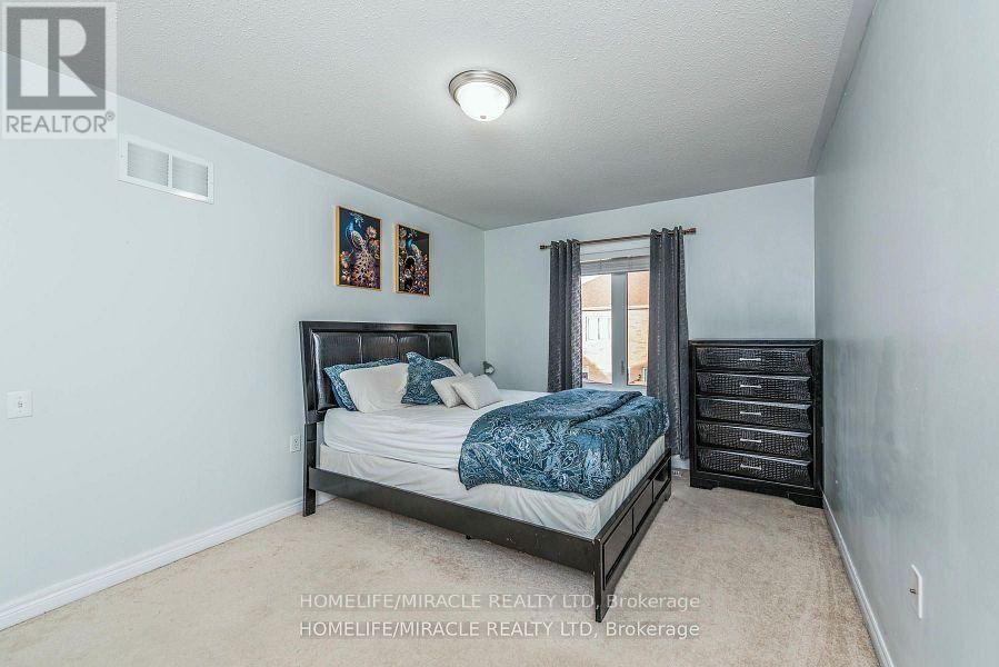 Photo 22 of 47 Maple Trail Road, Caledon ON