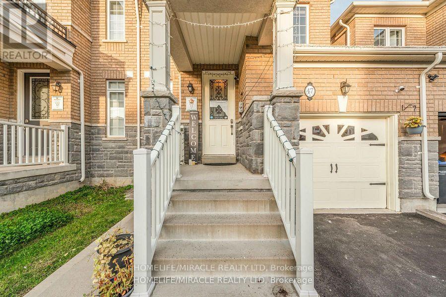 Photo 3 of 47 Maple Trail Road, Caledon ON