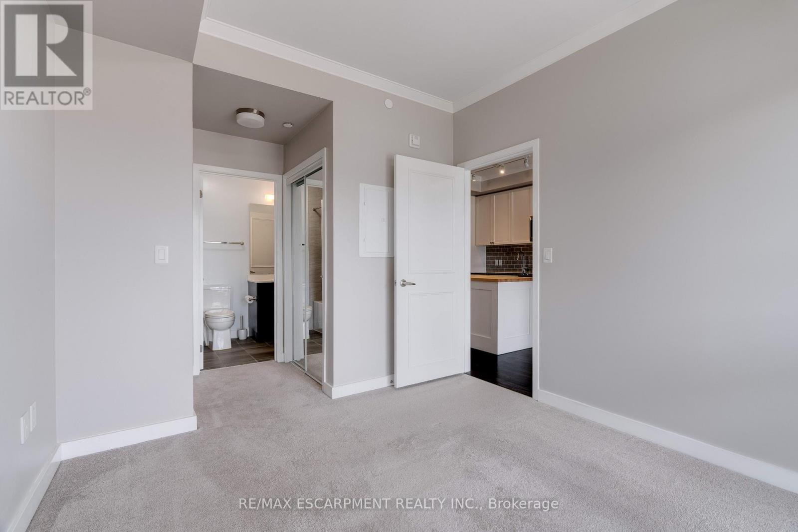 Photo 19 of 119 168 Sabina Drive, Oakville ON