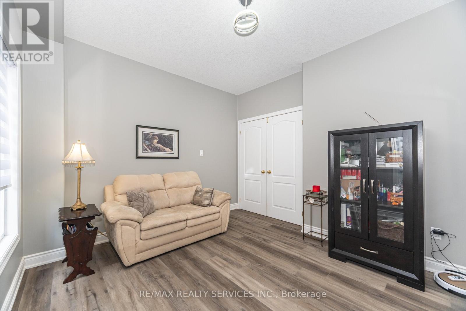 Photo 10 of 60 Dinnick Crescent, Orangeville ON