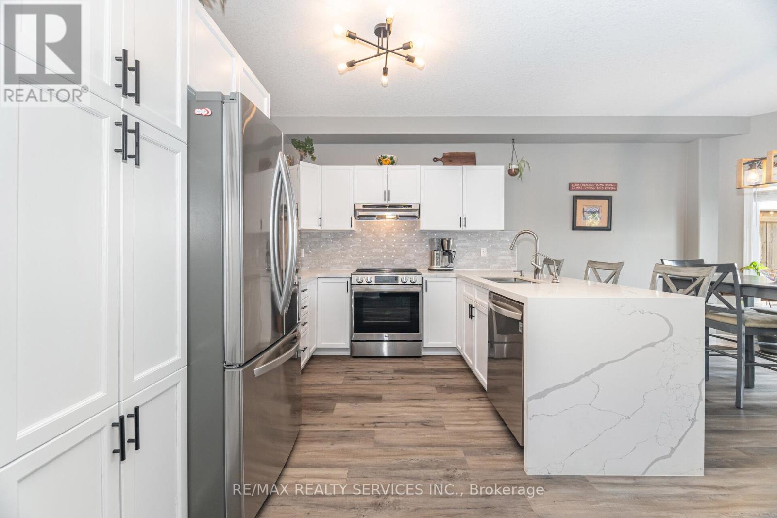 Photo 11 of 60 Dinnick Crescent, Orangeville ON