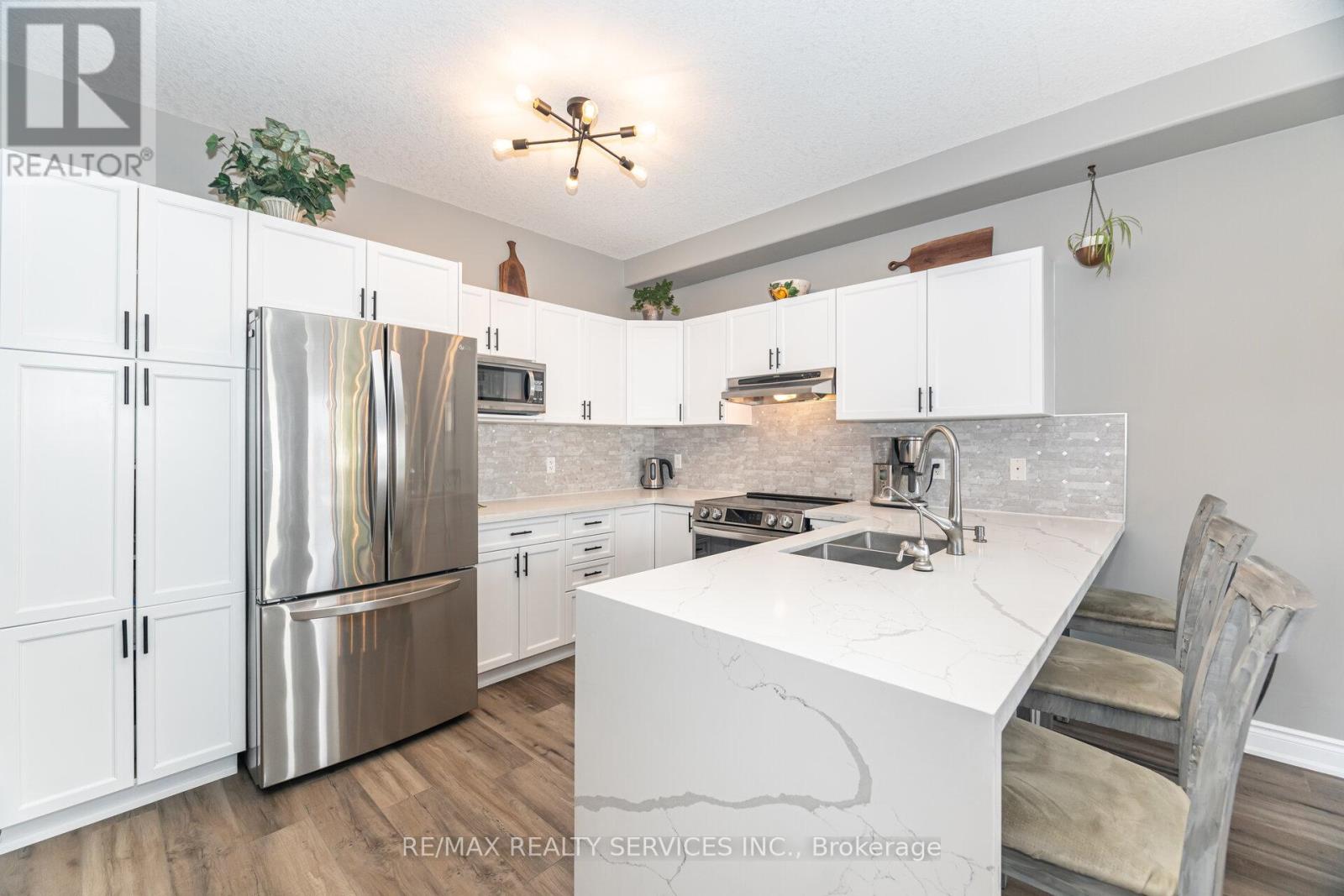 Photo 12 of 60 Dinnick Crescent, Orangeville ON