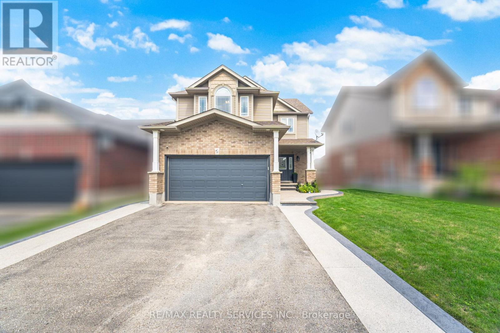 Photo 2 of 60 Dinnick Crescent, Orangeville ON