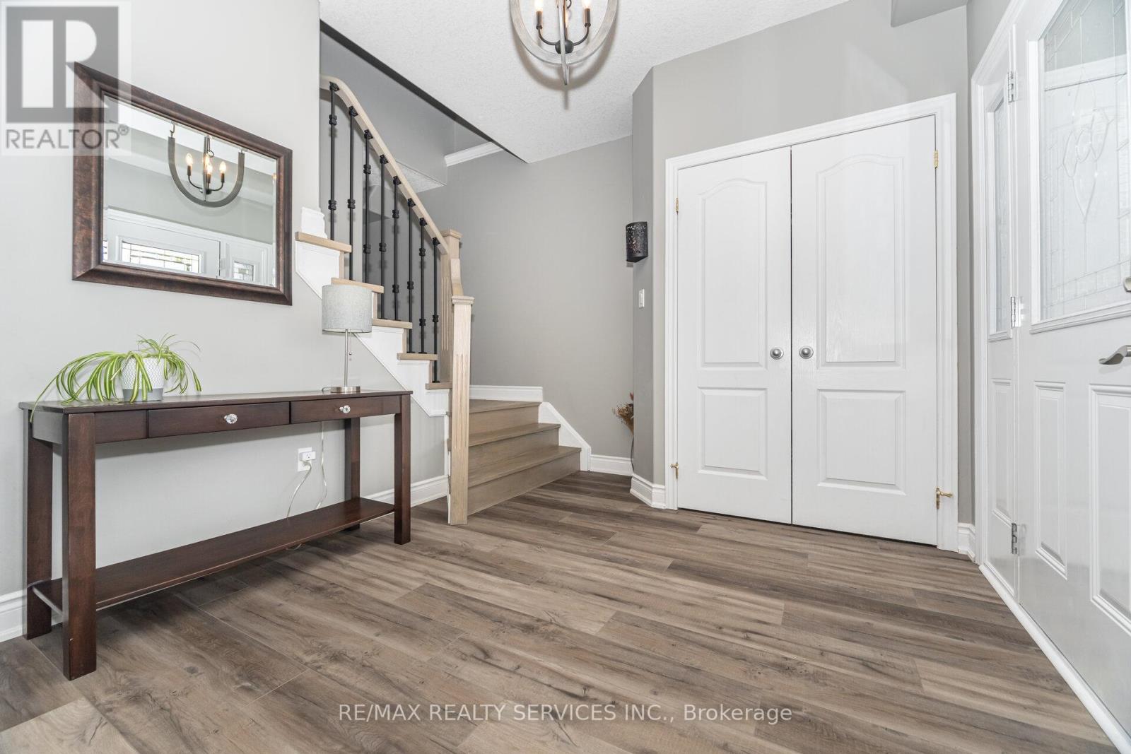 Photo 27 of 60 Dinnick Crescent, Orangeville ON