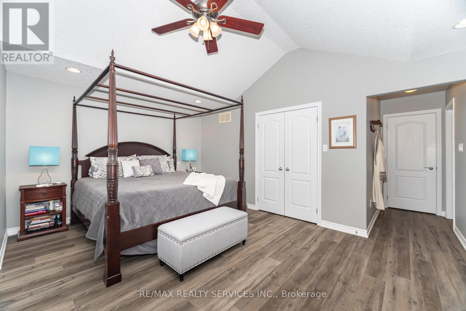 Photo 31 of 60 Dinnick Crescent, Orangeville ON