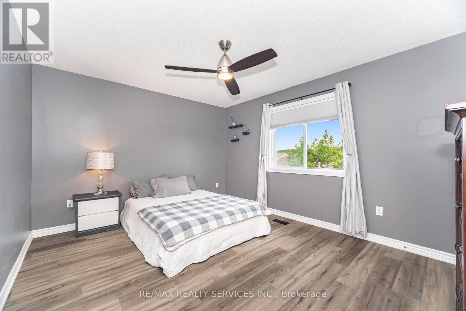 Photo 38 of 60 Dinnick Crescent, Orangeville ON